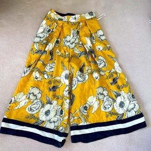 Vineet Bahl by Anthropologie M silk floral palazzo / Capri pants